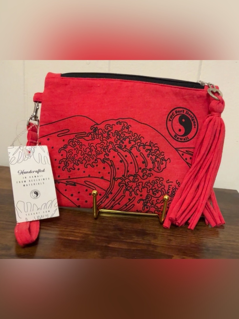 rare T&C Surf Hawaii Limited Edition Fabric NWT Red Wristlet Coin Pouch Wallet